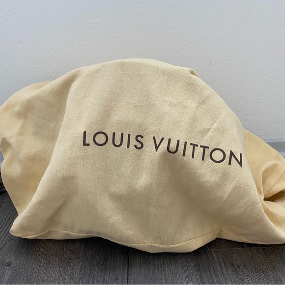 ICONIC Never Used Louis Vuitton Purse - Picture 2 of 3